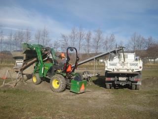 Feeding the rotary screen